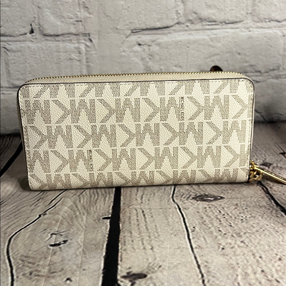 * 🌞Spring Vibes🍀 Michael Kors Jet Set Charm LG Signature Envelope Wallet - Picture 2 of 13